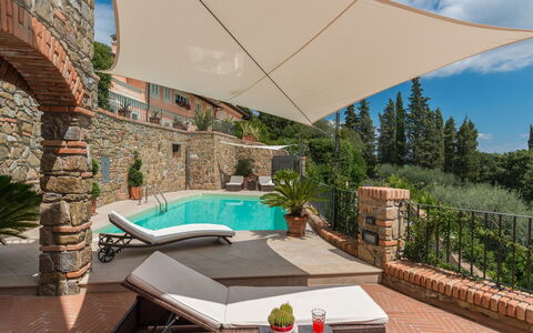 Villa Vico: Plante, Propriété, Bâtiment, L'Eau, Bleu Azur, Ombre, Design Intérieur, Mobilier De Jardin, Architecture, Chaise