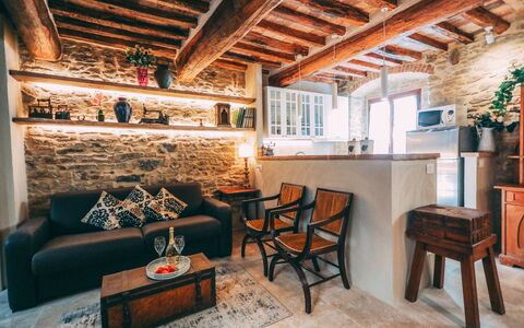 Casa San Valentino: Meubles, Table, Propriété, Bois, Design Intérieur, Sol, Salon, Faisceau, Dur, Immobilier