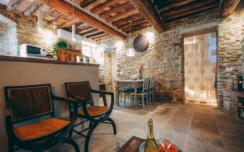 Casa San Valentino: Meubles, Propriété, Table, Canapé, Bois, Chaise, Design Intérieur, Sol, Sol, Bâtiment