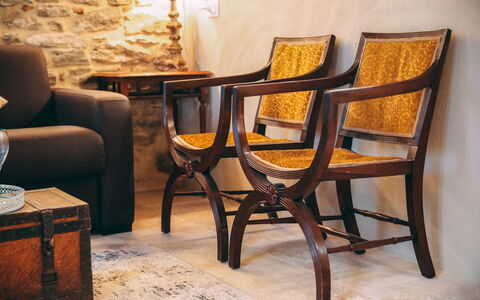 Casa San Valentino: Meubles, Table, Chaise, Confort, Bois, Design Intérieur, Sol, Sol, Bâtiment, Dur