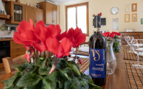 Villino Setteponti: Bouteille, Drinkware, Bouteille En Verre, Du Vin, Bouteille De Vin, Bar, Vin Rouge
