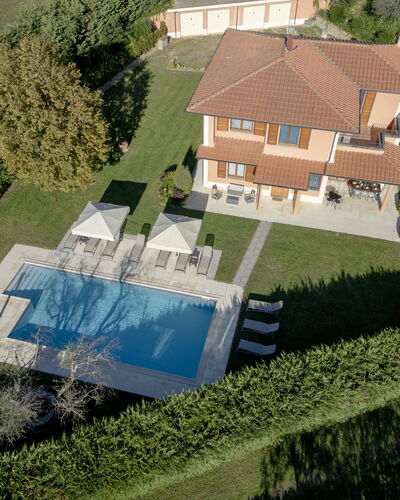 Villino Setteponti: Piscine, Zone Résidentielle, Maison, Domicile, Toit, Biens, Recours, Établissements Humains, Pelouse, Villa