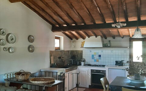 Casa Mulinello: Meubles, Propriété, Table, Cuisine, Bâtiment, Bois, Cabinetry, Design Intérieur, Appareil De Cuisine, Chaise