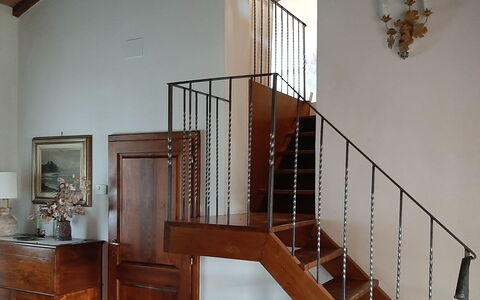 Casa Mulinello: Cabinetry, Propriété, Bois, Tiroir, Commode, Design Intérieur, Escaliers, Sol, Sol