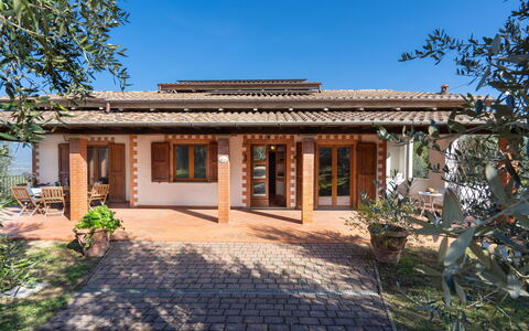 Residenza la Casuccia: Plante, Ciel, Bâtiment, Propriété, Fenêtre, Porte, Maison, Arbre, Ombre, Chalet