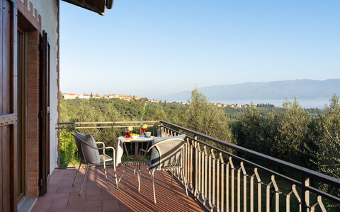 Residenza la Casuccia: Ciel, Bois, Bâtiment, Arbre, Porche, Chalet, Immobilier, Clôture, Paysage, Loisir