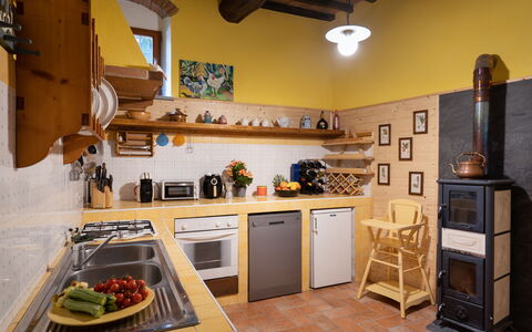 Villa La Vigna: Propriété, Cabinetry, Comptoir, Bâtiment, Cadre, Appareil De Cuisine, Bois, Cuisine, Électroménager, Design Intérieur