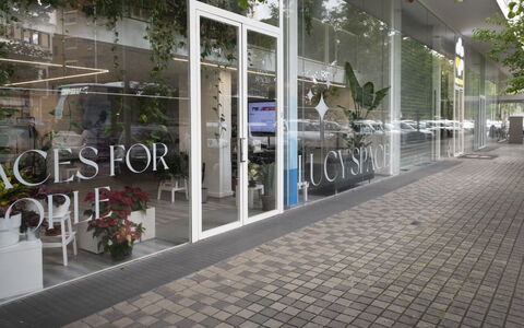 Florence Suite Apartment: Plante, Pot De Fleur, Design Urbain, Bâtiment, Trottoir, Surface De La Route, Ville, Ombre, Façade, Bâtiment Commercial