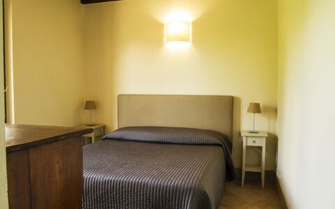 Orangerie Degli Ulivi: Propriété, Meubles, Lumière, Confort, Bois, Ombre, Éclairage, Design Intérieur, Bâtiment, Sol