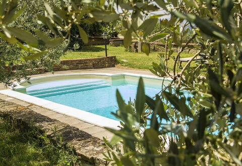 Orangerie Degli Ulivi: L'Eau, Ressources En Eau, Plante, La Nature, Bleu Azur, Piscine, Botanique, Paysage Naturel, Végétation, Herbe