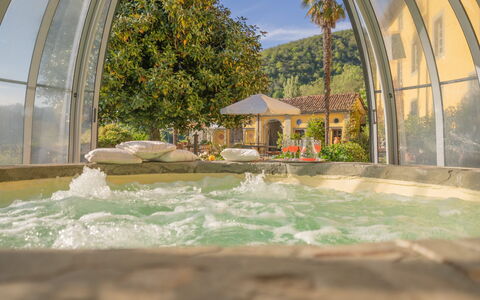 Villa In Garfagnana: L'Eau, Plante, Propriété, Ciel, La Nature, Bâtiment, Ombre, Arbre, Biome, Loisir