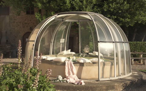 Villa In Garfagnana: Plante, Bâtiment, Arbre, Maison, Herbe, Teintes Et Ombres, Tente, Paysage, Loisir, Jardin