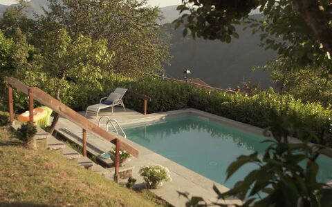 Villa In Garfagnana: L'Eau, Plante, Piscine, Plan D'Eau, Mobilier De Jardin, Arbre, Chaise, Herbe, Paysage, Loisir