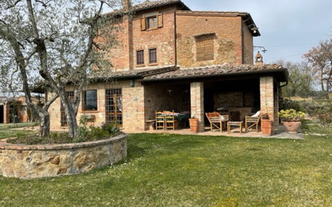 Villa Nibbiano: Plante, Ciel, Bâtiment, Fenêtre, Maison, Arbre, Lot Terre, Bois, Herbe, Chalet