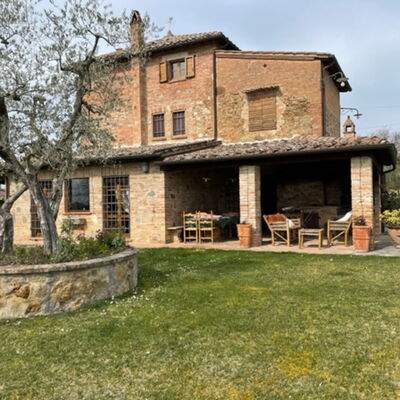 Villa Nibbiano: Plante, Ciel, Bâtiment, Fenêtre, Maison, Arbre, Lot Terre, Bois, Herbe, Chalet