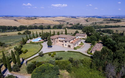 Villa Sulle Crete: Nuage, Plante, Ciel, Arbre, La Nature, Lot Terre, Paysage, Design Urbain, Zone Rurale, Plaine