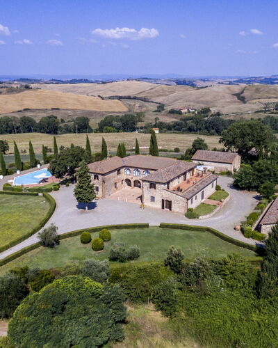 Villa Sulle Crete: Nuage, Plante, Ciel, Arbre, La Nature, Lot Terre, Paysage, Design Urbain, Zone Rurale, Plaine