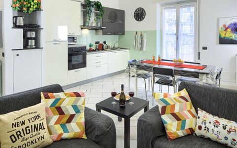 Apartment Fernanda 2 - Levanto: Canapé, Meubles, Propriété, Table, Vert, Design Intérieur, Cadre, Éclairage, Confort, Salon