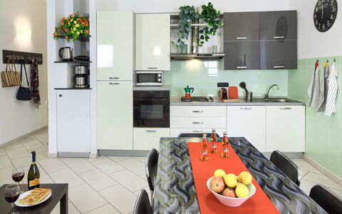 Apartment Fernanda 2 - Levanto: Aliments, Propriété, Comptoir, Cabinetry, Cuisine, Appareil De Cuisine, Design Intérieur, Électroménager, Vaisselle, Orange