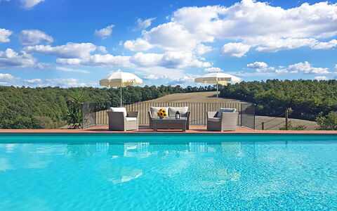 Casale Chieteno: Nuage, L'Eau, Ciel, Jour, Plante, Piscine, Bleu, La Nature, Bâtiment, Rectangle