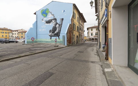 Il Borgo Apartment: Bâtiment, Fenêtre, Ciel, Surface De La Route, Arbre, Maison, Asphalte, Quartier, Art, Design Urbain