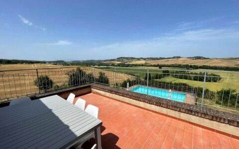 Podere La Sterza: Ciel, Nuage, Plante, Arbre, Lot Terre, Fenêtre, Bois, Herbe, Paysage Naturel, Bâtiment