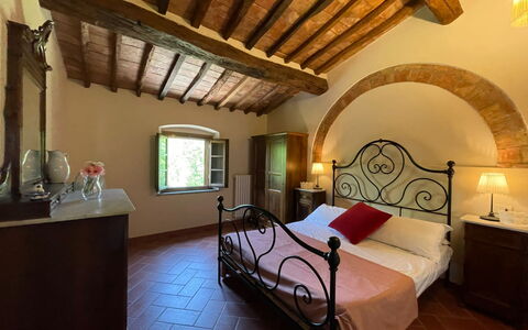 Podere La Sterza: Propriété, Meubles, Bâtiment, Confort, Bois, Fenêtre, Design Intérieur, Éclairage, Architecture, Sol