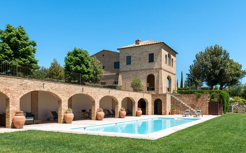 Podere D'Asso: Plante, Ciel, Bâtiment, L'Eau, Arbre, Herbe, Maison, Paysage, Zone Résidentielle, Loisir