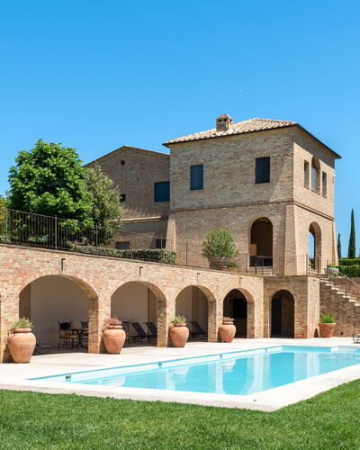 Podere D'Asso: Plante, Ciel, Bâtiment, L'Eau, Arbre, Herbe, Maison, Paysage, Zone Résidentielle, Loisir