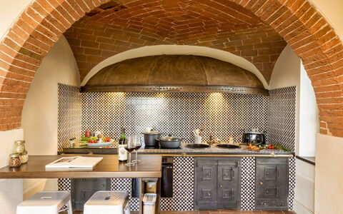 Villa Pianoia: Comptoir, Bois, Cabinetry, Cuisinière, Sol, Cuisine, Sol, Design Intérieur, Table, Appareil De Cuisine