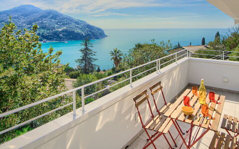 Casa Grande Mare - Levanto: Ciel, L'Eau, Jour, Propriété, Nuage, Bleu Azur, Bâtiment, Clôture, Bois, Cotiers Et Relief Océaniques