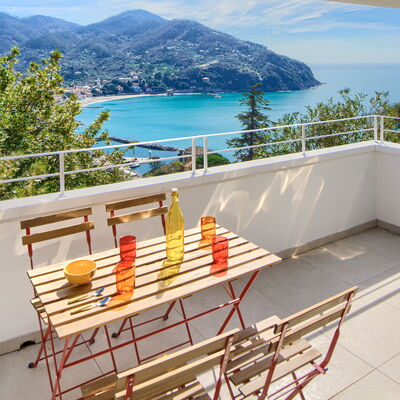 Casa Grande Mare - Levanto: L'Eau, Ciel, Bâtiment, Propriété, Nuage, Bois, Chaise, Mobilier De Jardin, Ombre, Maison