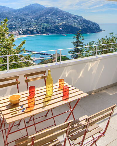 Casa Grande Mare - Levanto: L'Eau, Ciel, Bâtiment, Propriété, Nuage, Bois, Chaise, Mobilier De Jardin, Ombre, Maison
