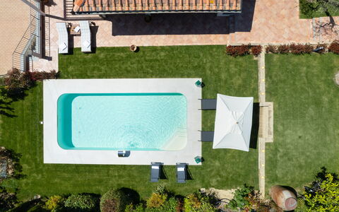 Villa Di Pillo: Plante, Vert, Rectangle, Lot Terre, Bâtiment, Végétation, Design Urbain, Herbe, Ombre, Ligne