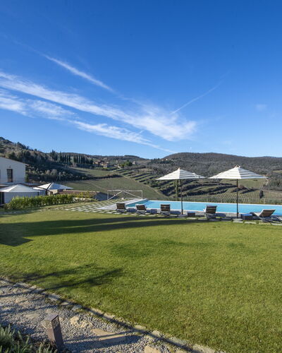 Bella Di Panzano: Ciel, Nuage, Plante, Montagne, Montagnes, Lot Terre, Herbe, Fenêtre, Paysage Naturel, Prairie
