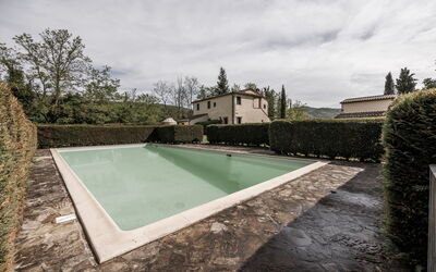 Molino Felice Apartments - Arezzo, Toscana: Nuage, Ciel, L'Eau, Plante, Piscine, Arbre, Bâtiment, Rectangle, Lot Terre, Herbe