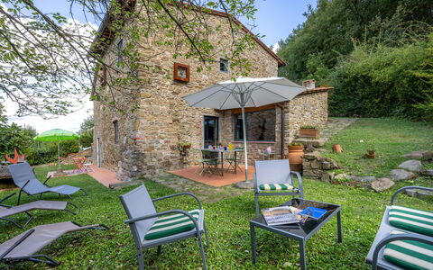 Casa Bosco D'arte Holiday Home , Greve In Chianti,: Chalet, Jardin, Ferme, Biens, Mobilier De Jardin, Cour, Arrière-Cour, Aménagement Paysager, Villa, Eco Hôtel