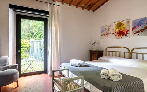 Casa Bosco D'arte Holiday Home , Greve In Chianti,: Mur, Meubles, Domicile, Appartement, Pièce, Lit, Chambre, Cadre, Cadre De Lit, Chaise