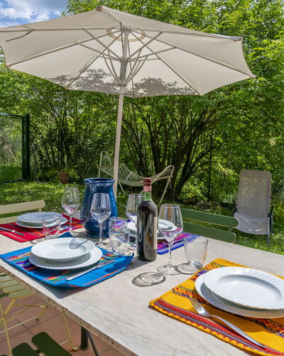Casa Bosco D'arte Holiday Home , Greve In Chianti,: Table, Plante, Nuage, Propriété, Meubles, Vaisselle, Ciel, Tableau De Plein Air, Chaise, Arbre