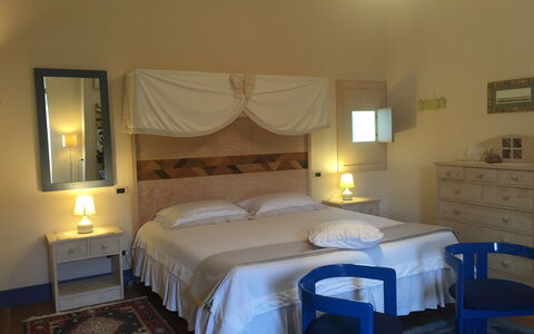 Villa Fulvia: Meubles, Propriété, Confort, Cadre De Lit, Cabinetry, Bâtiment, Design Intérieur, Textile, Bois, Lit