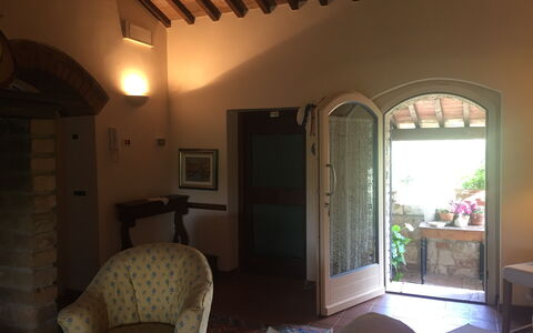 Villa Fulvia: Propriété, Meubles, Bâtiment, Bois, Fenêtre, Design Intérieur, Chaise, Salon, Ombre, Plante