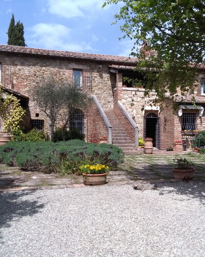 Villa Fulvia: Plante, Ciel, Fenêtre, Nuage, Bâtiment, Arbre, Maison, Surface De La Route, Zone Résidentielle, Chalet