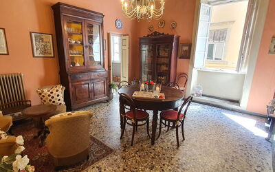 Residenza Otello: Cadre, Meubles, Propriété, Table, Chaise, Miroir, Bois, Éclairage, Cabinetry, Design Intérieur