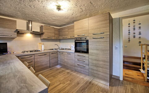 Le Dune: Cabinetry, Propriété, Comptoir, Cuisine, Design Intérieur, Bois, Électroménager, Cuisinière, Appareil De Cuisine, Sol