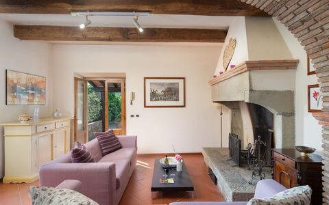 Il Mulino Di Vogognano - Subbiano, Private Pool, J: Table, Propriété, Canapé, Cadre, Meubles, Bâtiment, Bois, Design Intérieur, Salon, Éclairage