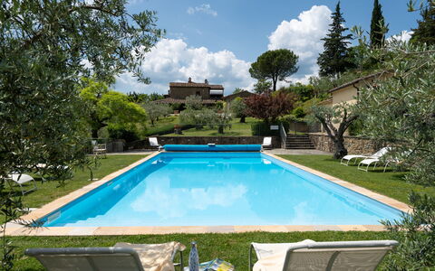 Villa Olivi - Subbiano, Toscana, Pool And Nature: L'Eau, Plante, Ciel, Nuage, Propriété, Piscine, La Nature, Bleu Azur, Arbre, Plan D'Eau