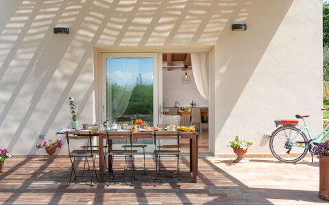 Villa Le Selve: Vélo, Roue, Propriété, Meubles, Plante, Table, Roue De Bicyclette, Bois, Fleur