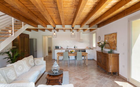 Villa Le Selve: Meubles, Table, Propriété, Canapé, Plante D'Appartement, Plante, Bois, Design Intérieur, Sol, Salon