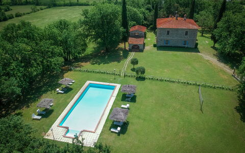 Belvedere - Falceto, Ambra, Toscana: Plante, Propriété, Bâtiment, Arbre, Lot Terre, Design Urbain, Biome, Herbe, Loisir, Paysage