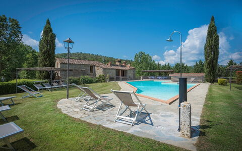 Mulino Al Suono - Badia Agnano, Toscana: Ciel, L'Eau, Nuage, Piscine, Bleu Azur, Arbre, Bâtiment, Plante, Mobilier De Jardin, Ombre